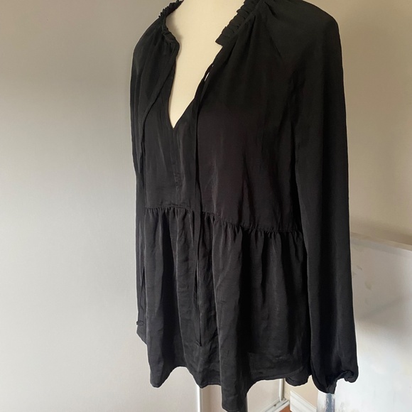 Silk like beautiful peasant blouse - Picture 4 of 4